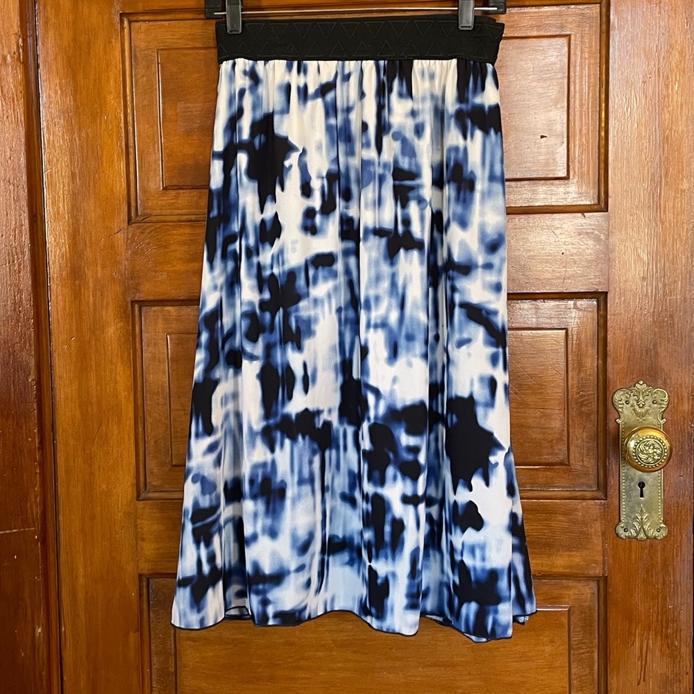 Dark blue and white tie dyed looking Lola skirt!
